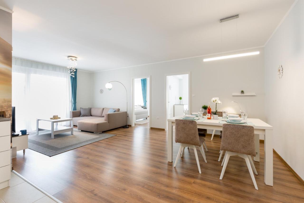 Downtown Residences - Ac,elevator,terrace Apartament